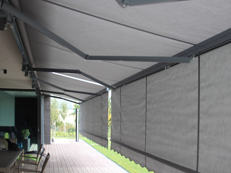 Fali karos napellenző